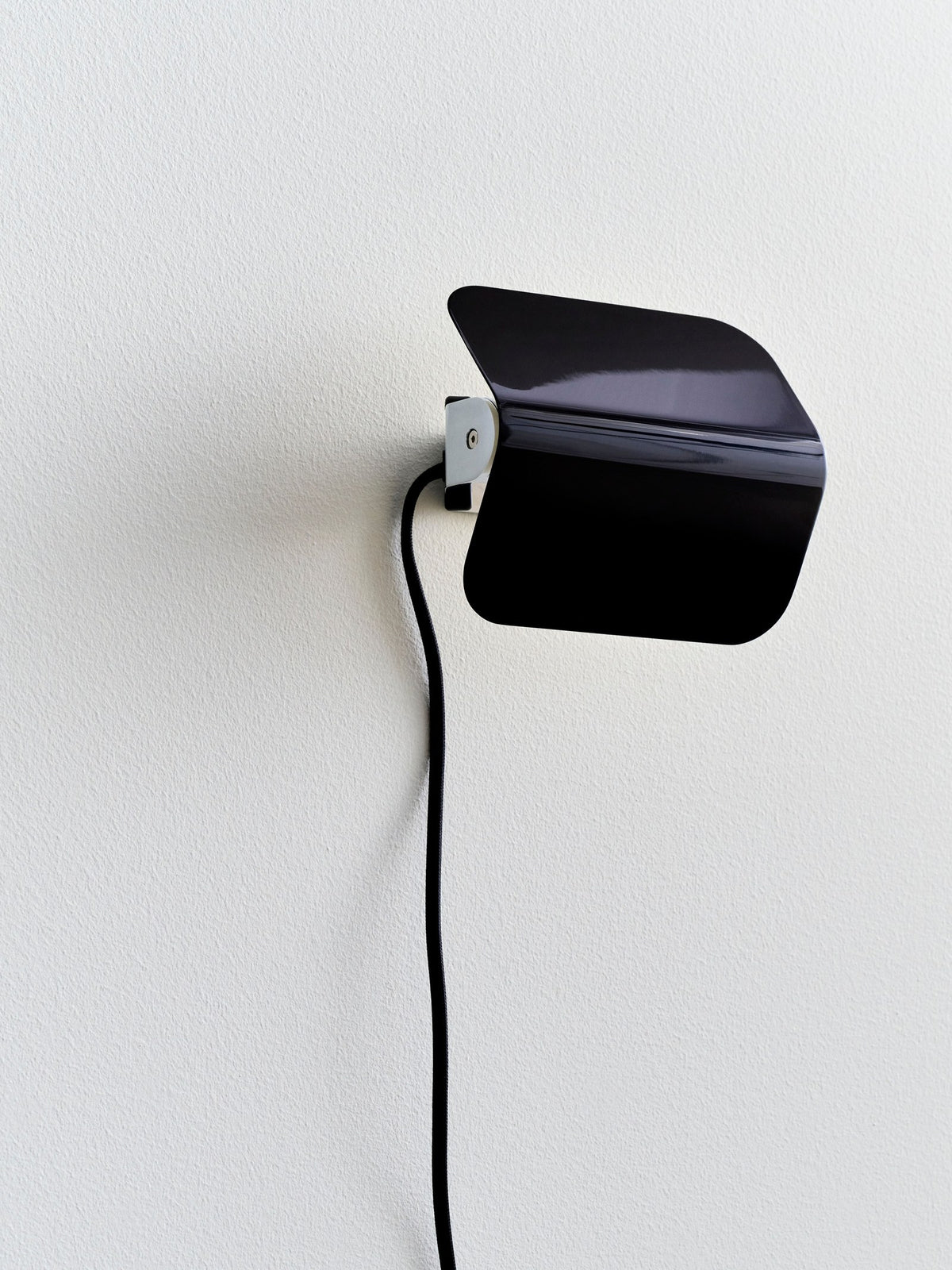 Apex Wall Lamp - Lifestyle - HAY