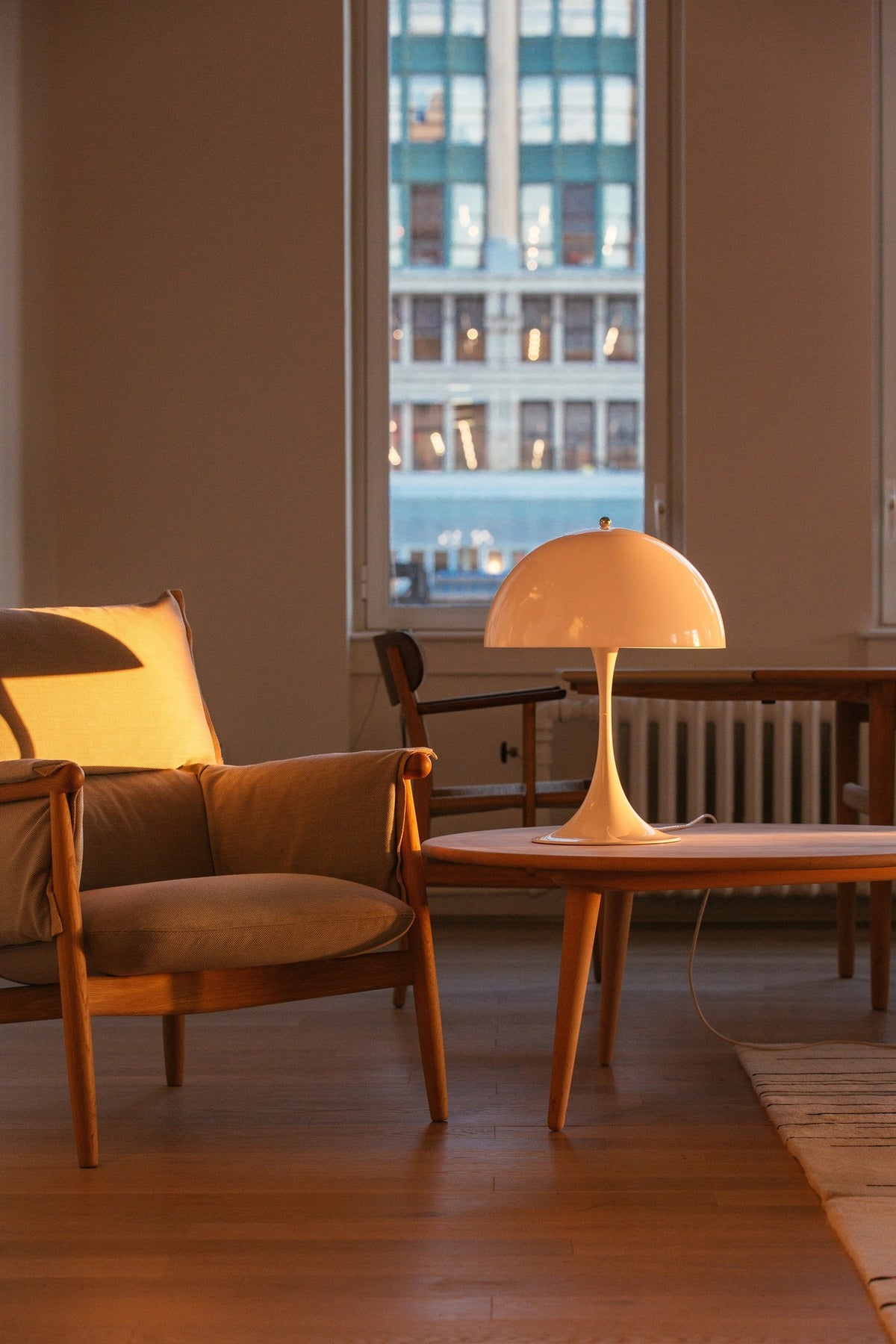 Panthella 400 Table Lamp – Louis Poulsen – view 5