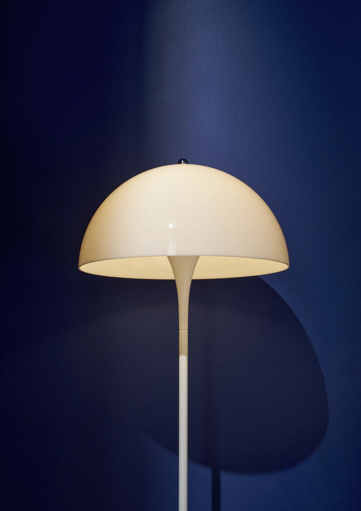 Panthella Floor Lamp – Louis Poulsen – view 9