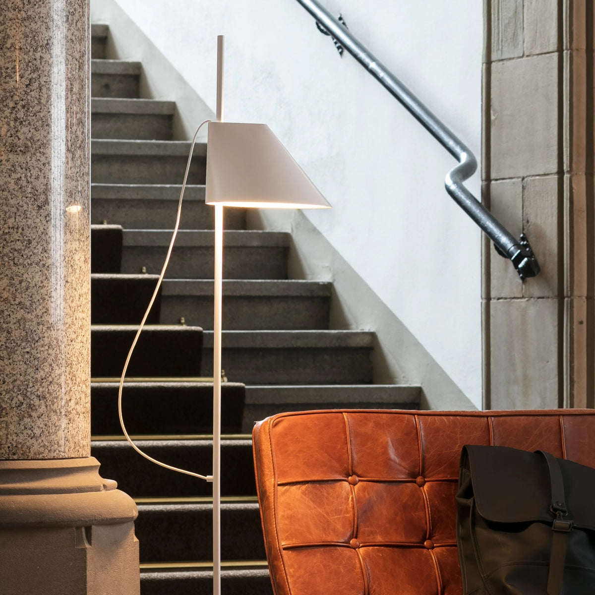 Yuh Floor Lamp – Louis Poulsen – view 11