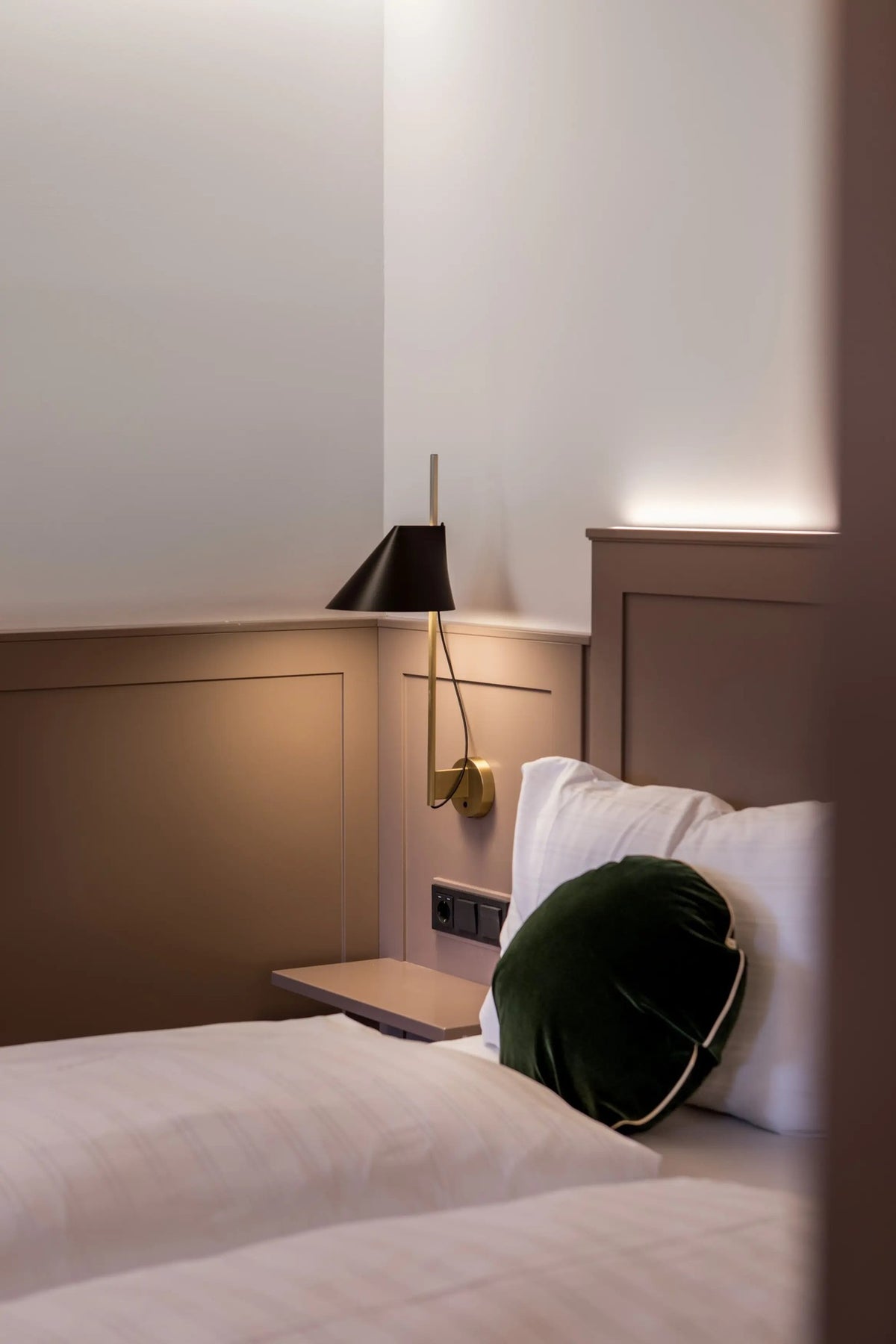 Yuh Wall Lamp – Louis Poulsen – view 7