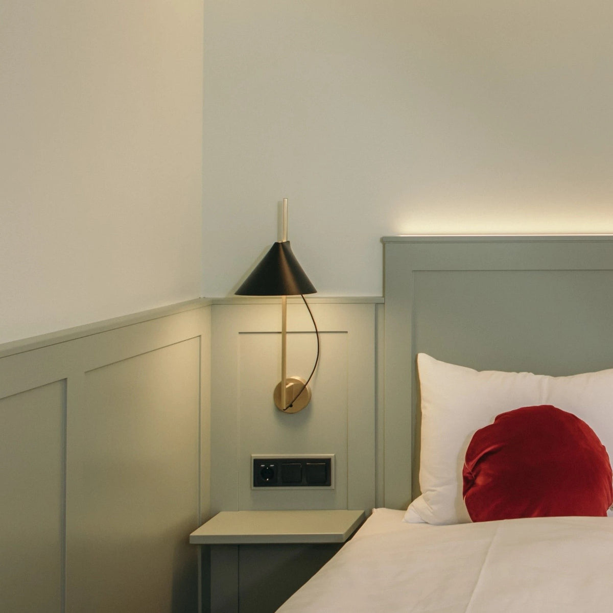 Yuh Wall Lamp – Louis Poulsen – view 8