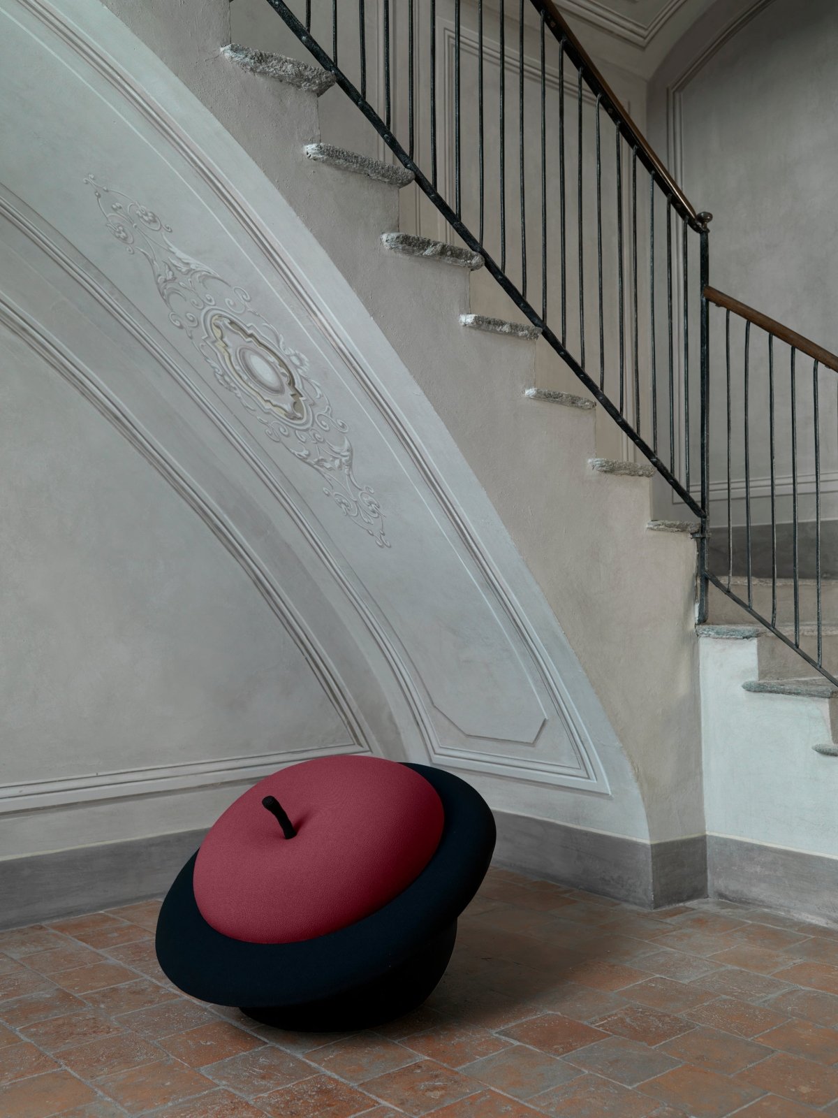 Magritta Armchair - Rouge Sculpture by Gufram