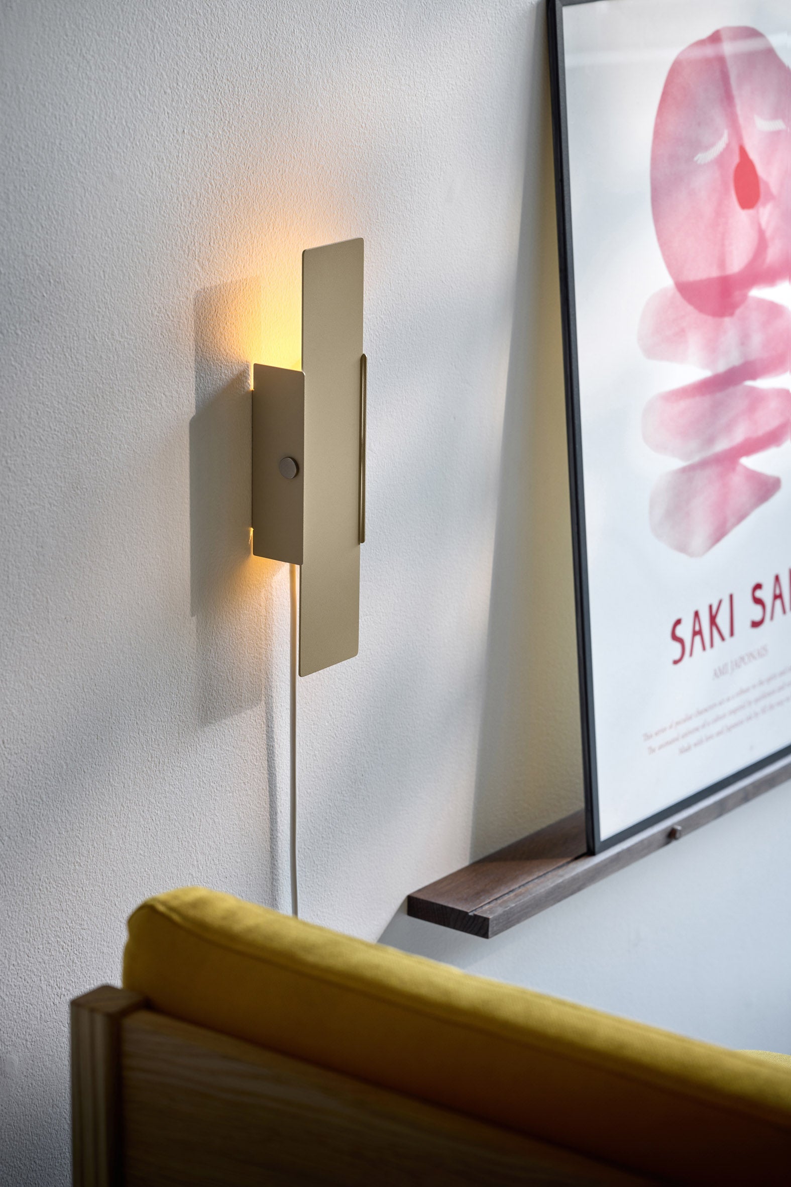 Pivoting Wall Lamp