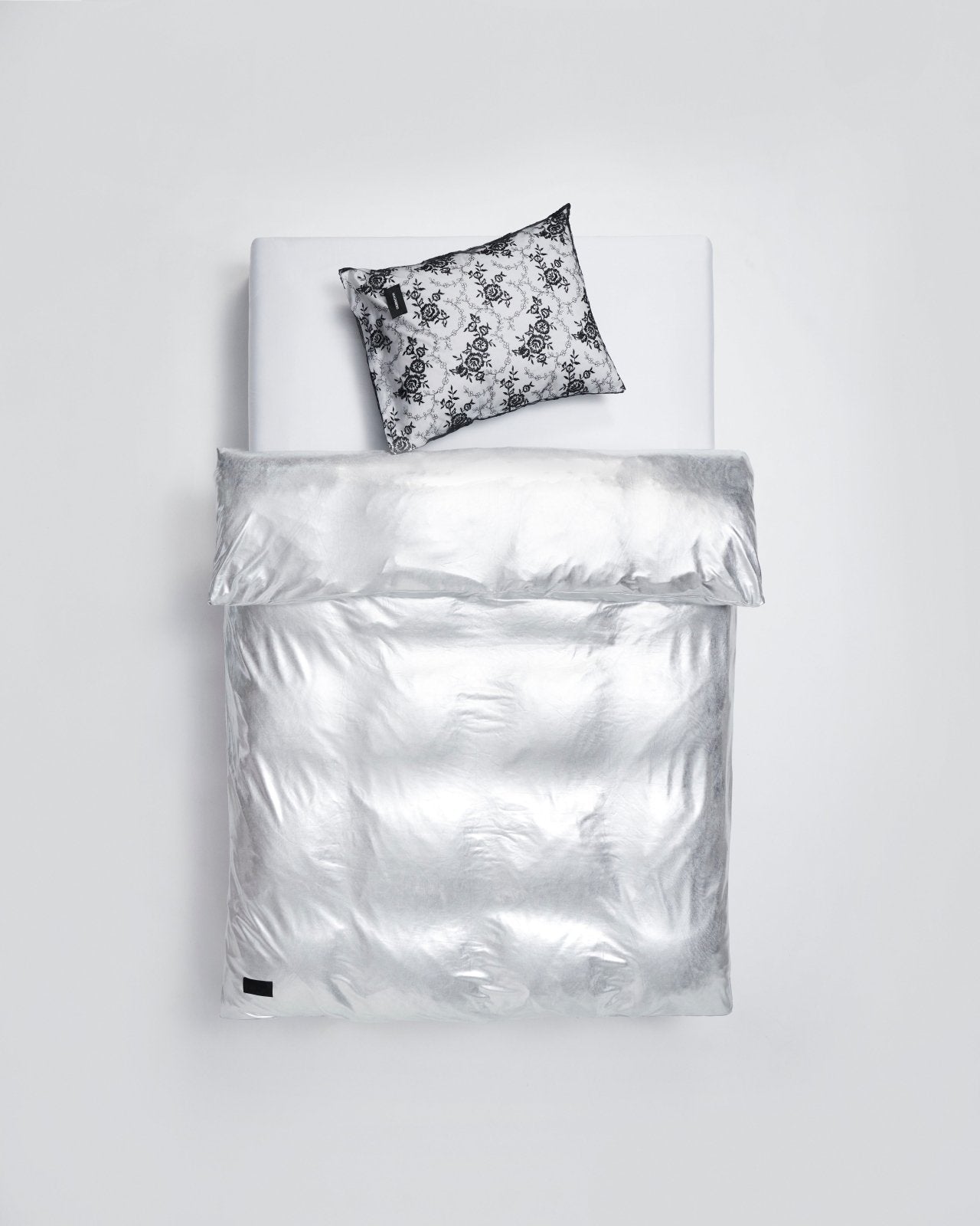 Nude duvet cover - Metallic silver Jersey Bedwear by Magniberg