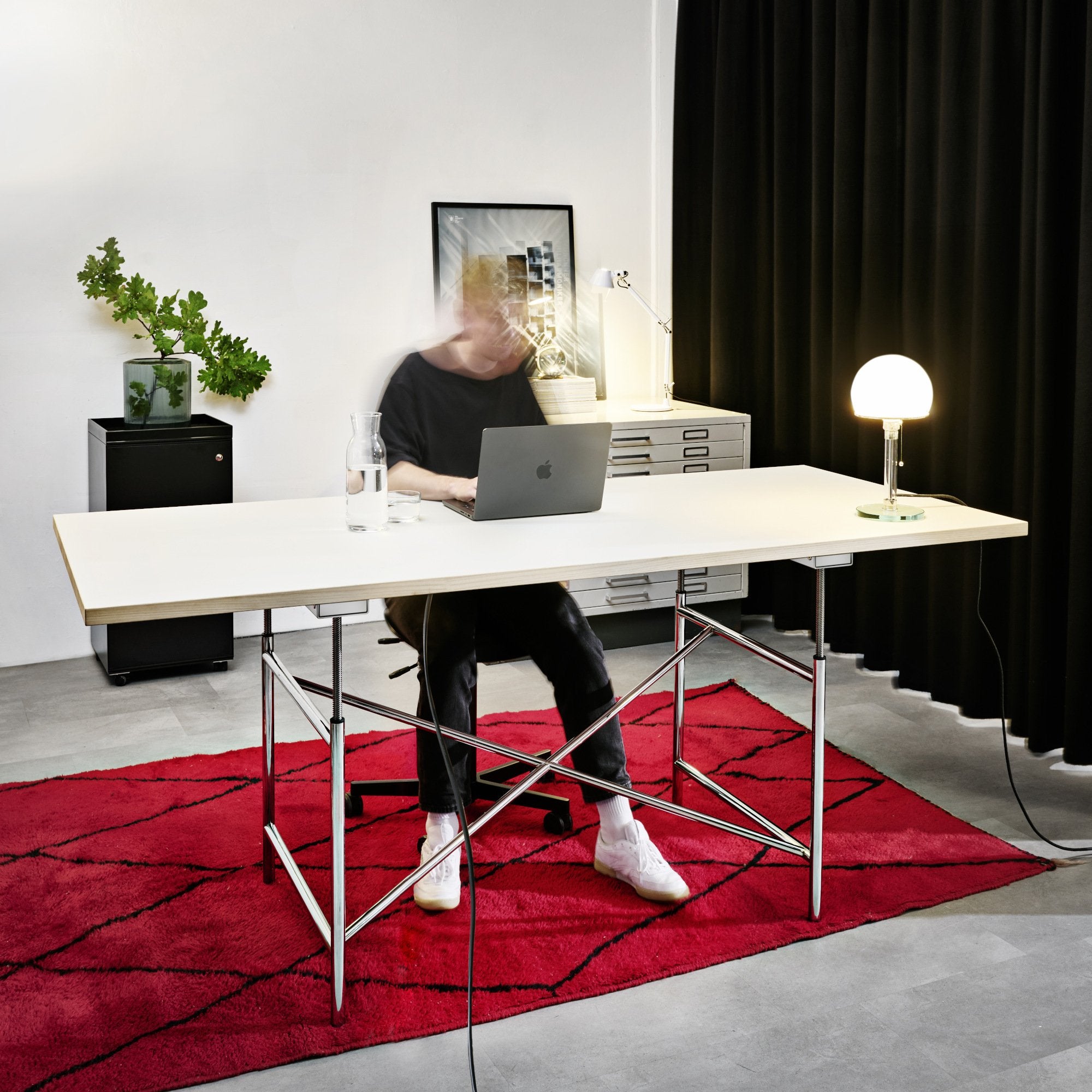 Eiermann 1 Table E – Electric Height-Adjustable