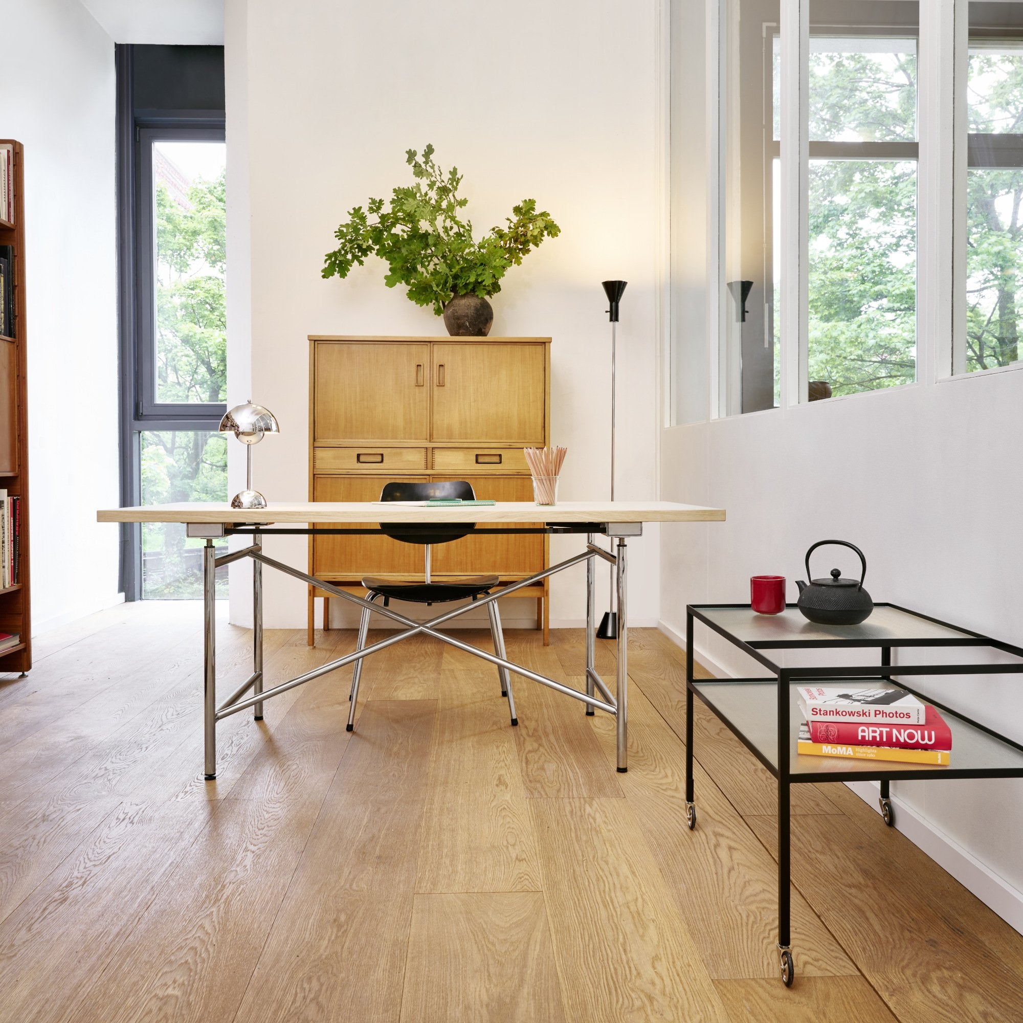 Eiermann 1 Tisch M – Mechanisch höhenverstellbar