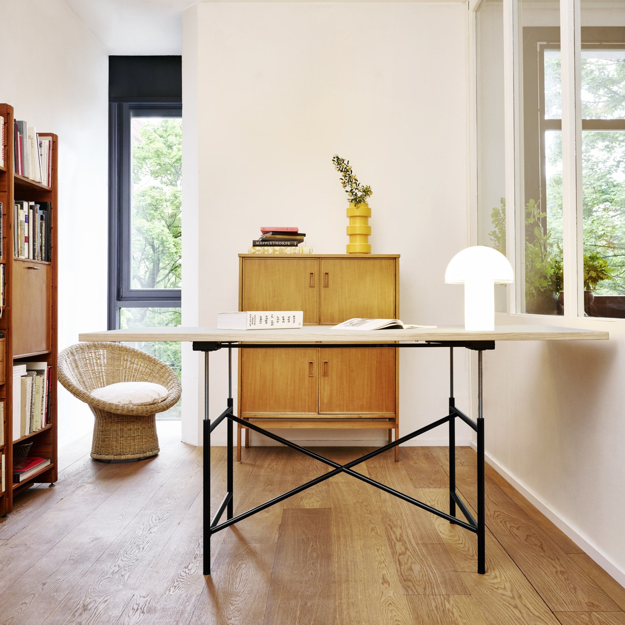 Eiermann 1 Tisch M – Mechanisch höhenverstellbar