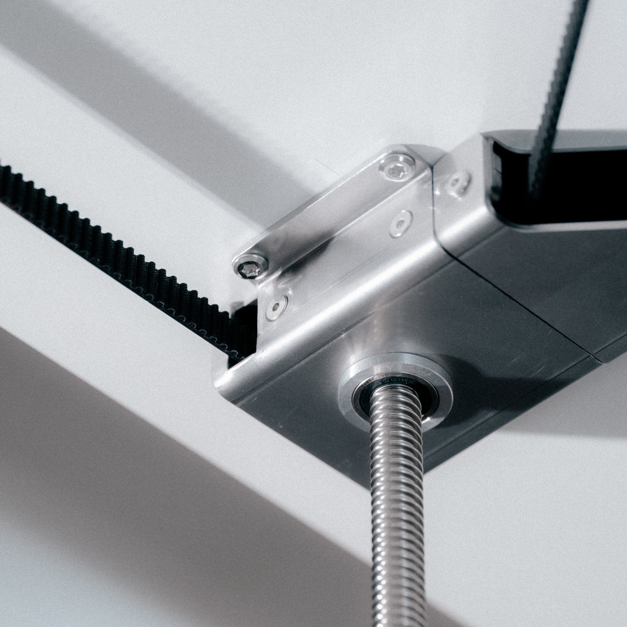 Eiermann 1 Tisch M – Mechanisch höhenverstellbar