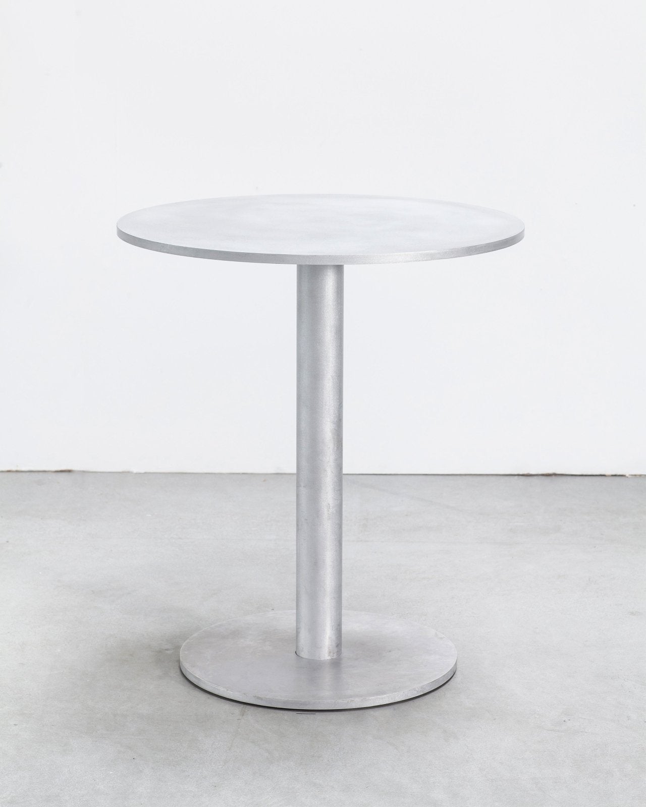 Round Table S Beistelltisch by Valerie Objects