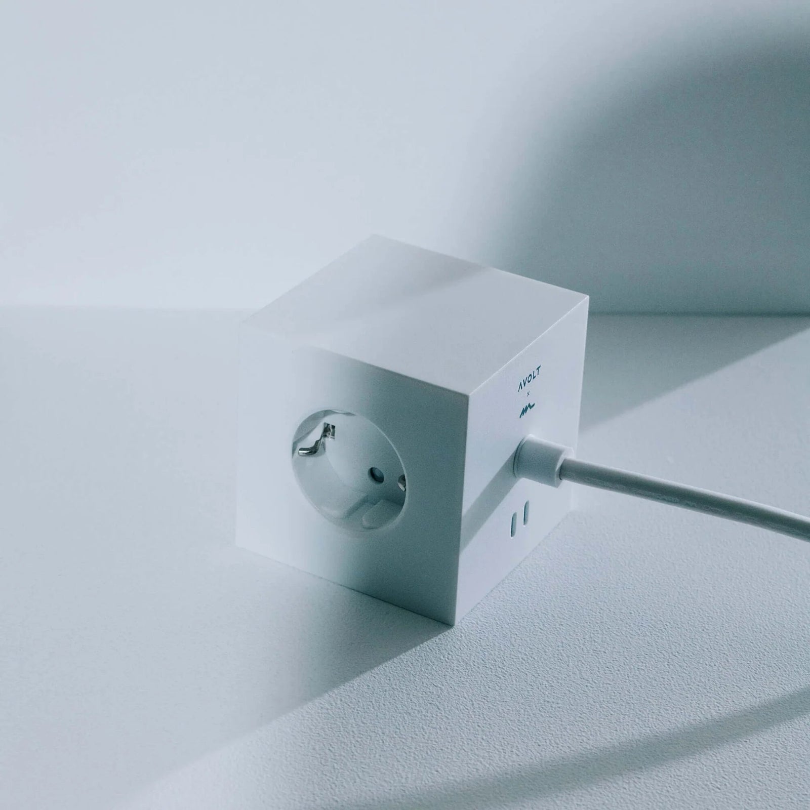 Square 1 USB C - Opal White Dekoration by AVOLT