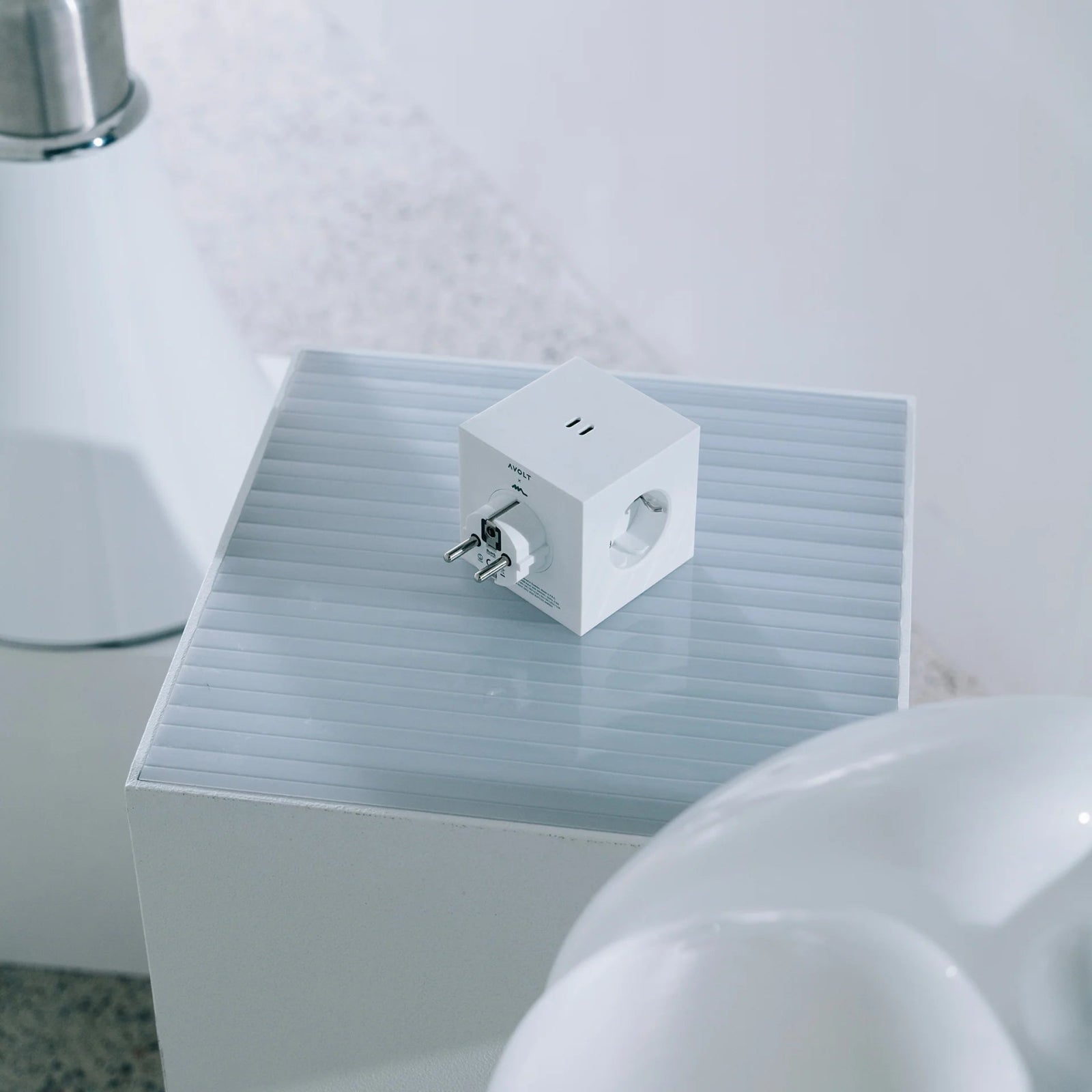 Square 2 USB C - Opal White Dekoration by AVOLT