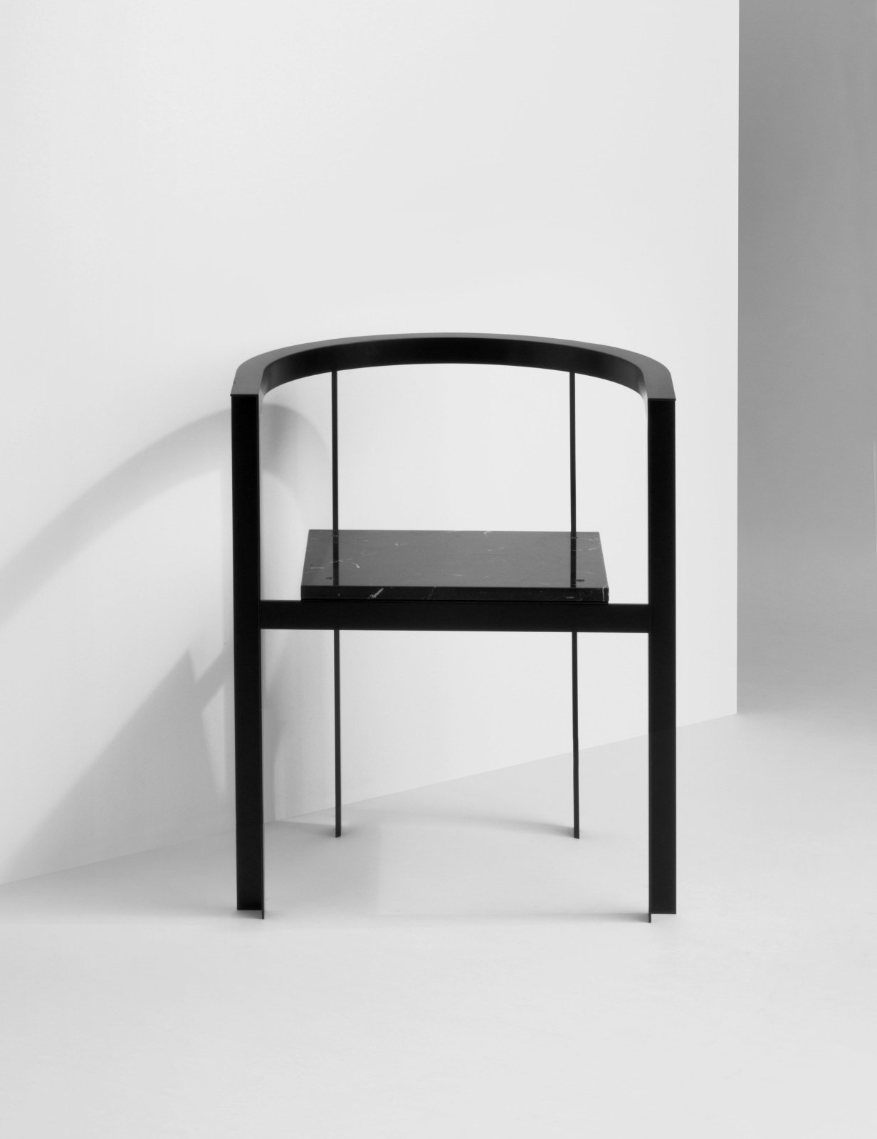 Throne Chair Stuhl by NEW TENDENCY