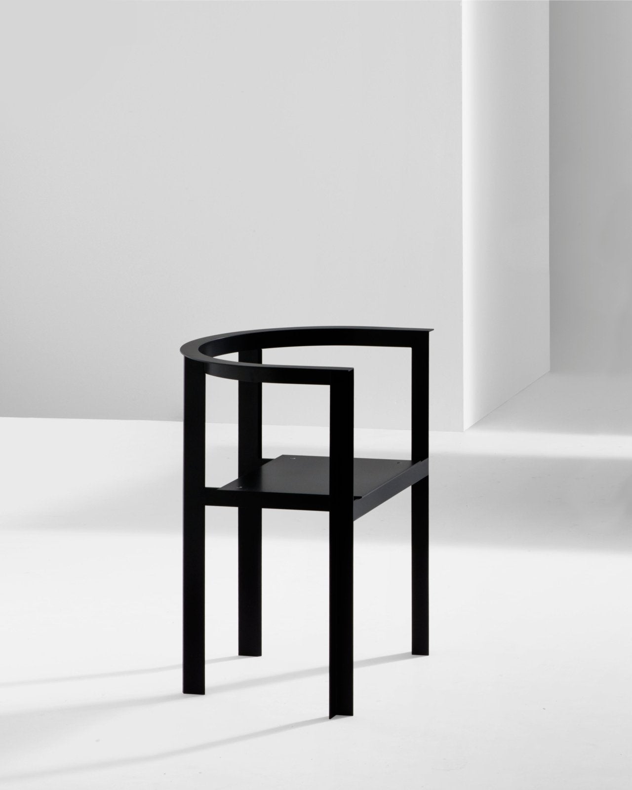 Throne Chair Stuhl by NEW TENDENCY