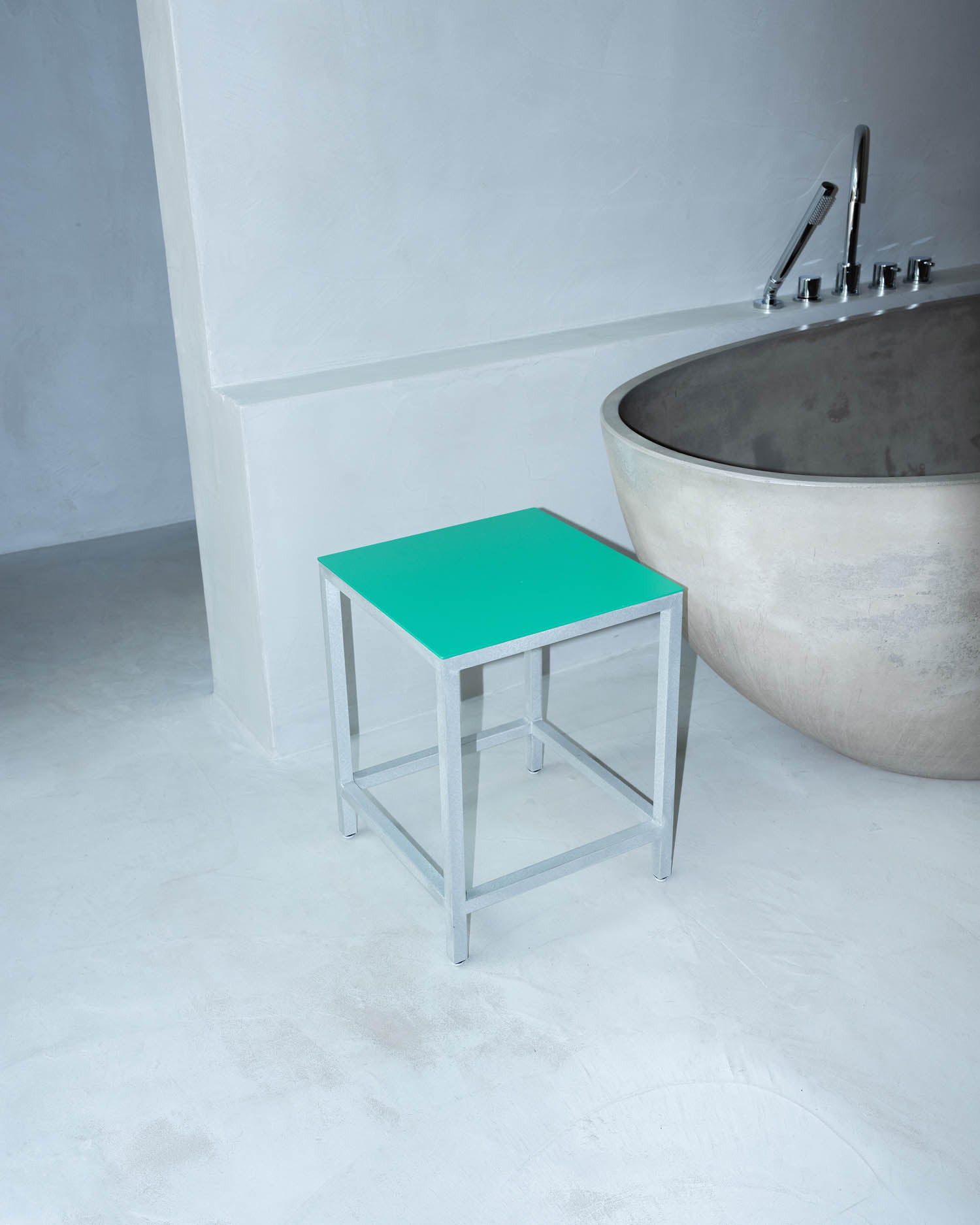 Alu Stool