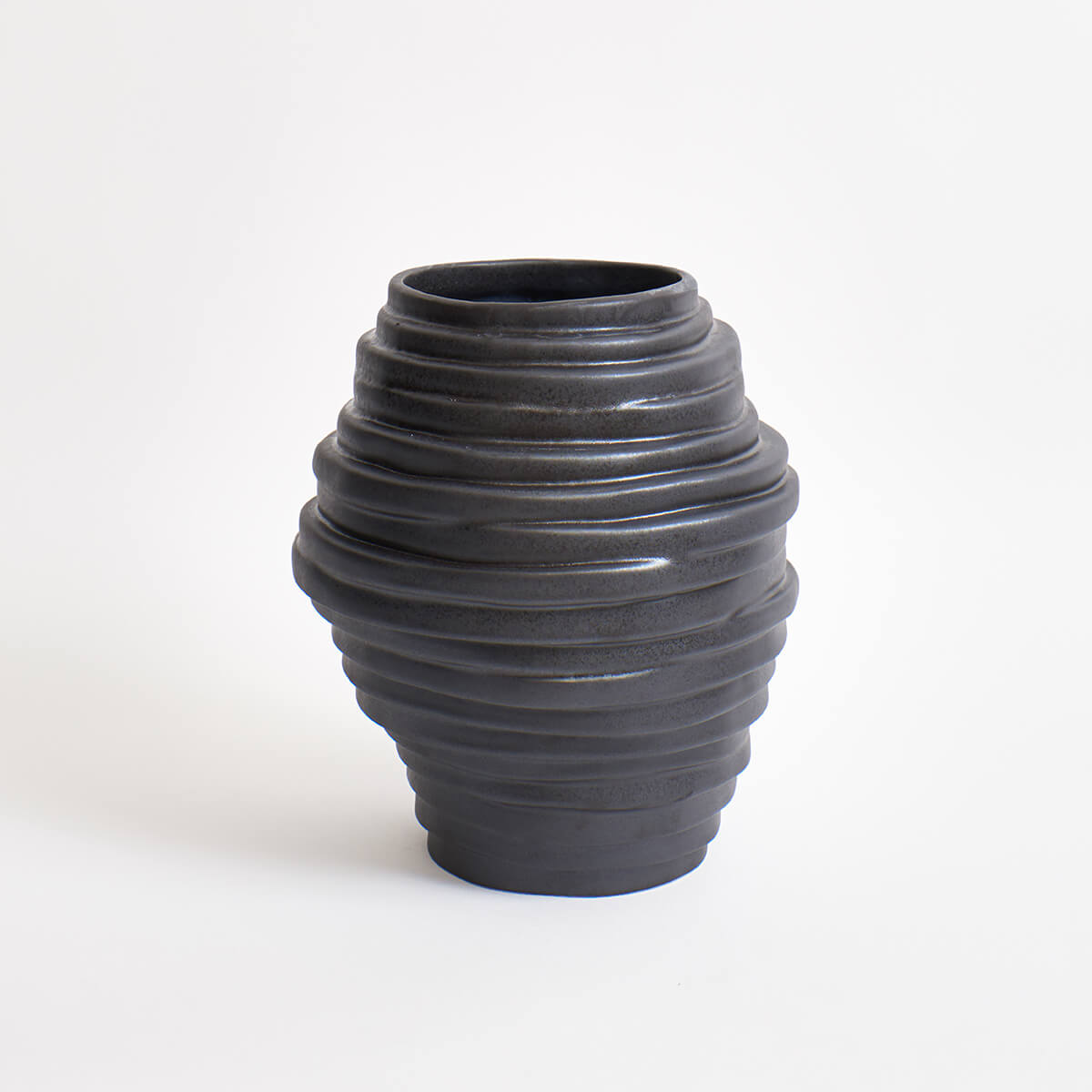 Alfonso Vase - Graphite black vase by Project 213A