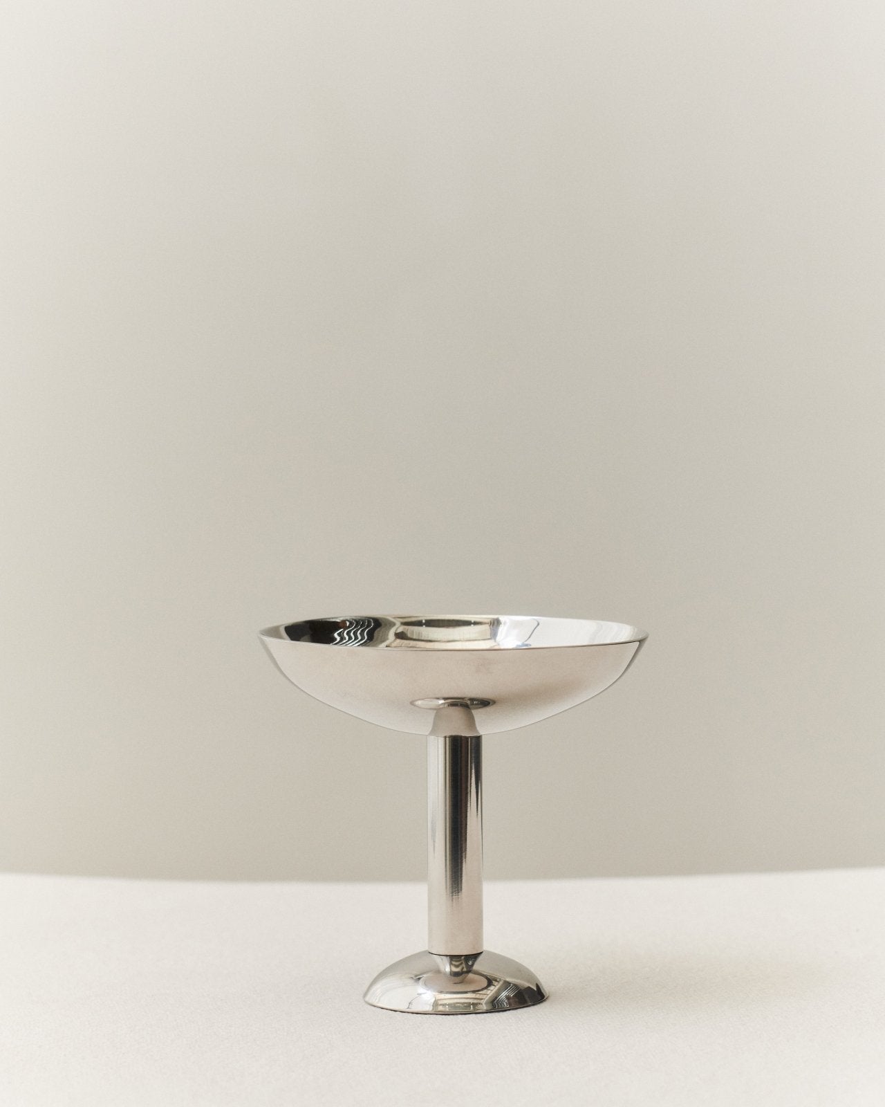 Metal Champagne Coupe Tall - Edelstahl-Becher Geschirr von LOUISE ROE