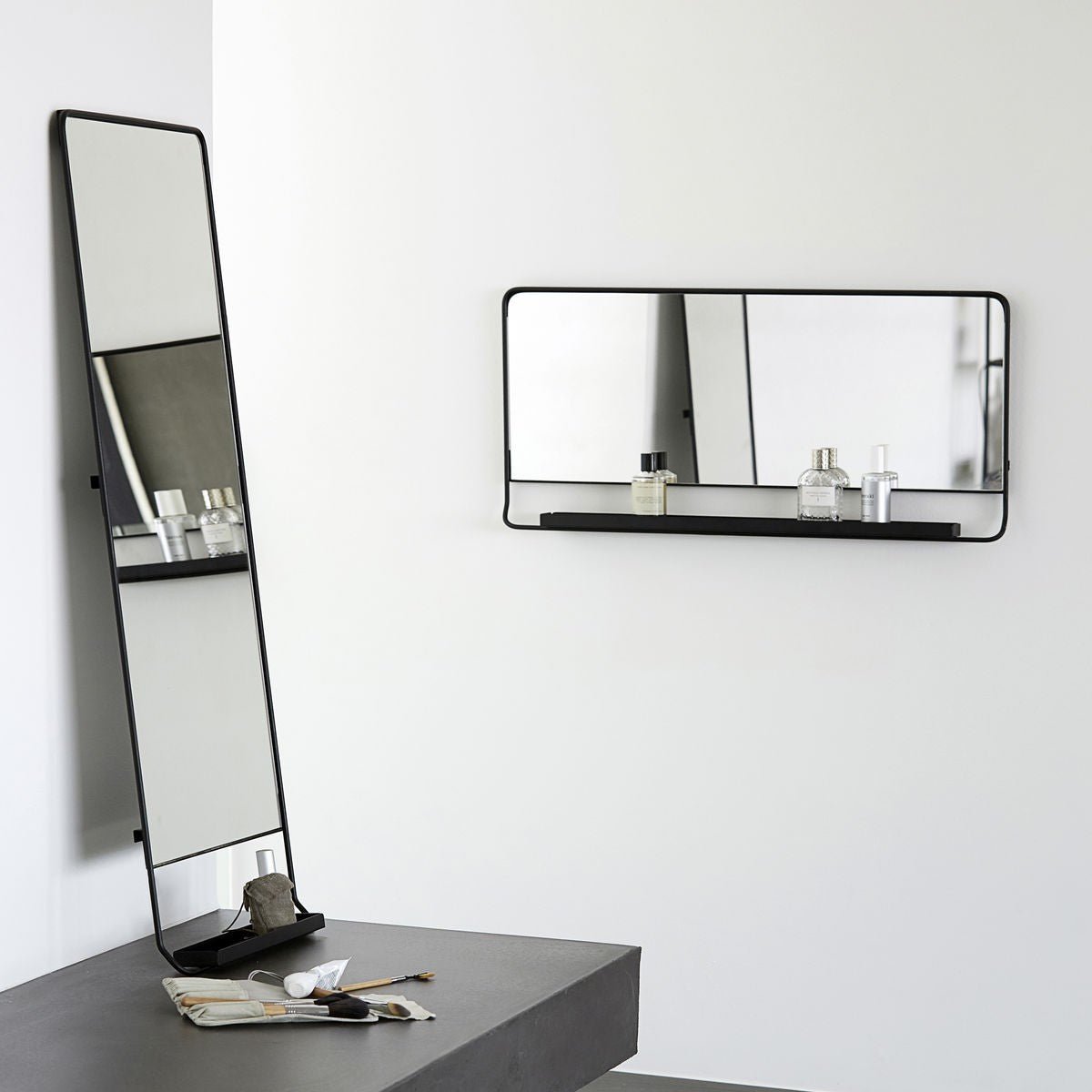 Spiegel mit Ablage - Chic - Schwarz - 45x110cm Spiegel von House Doctor