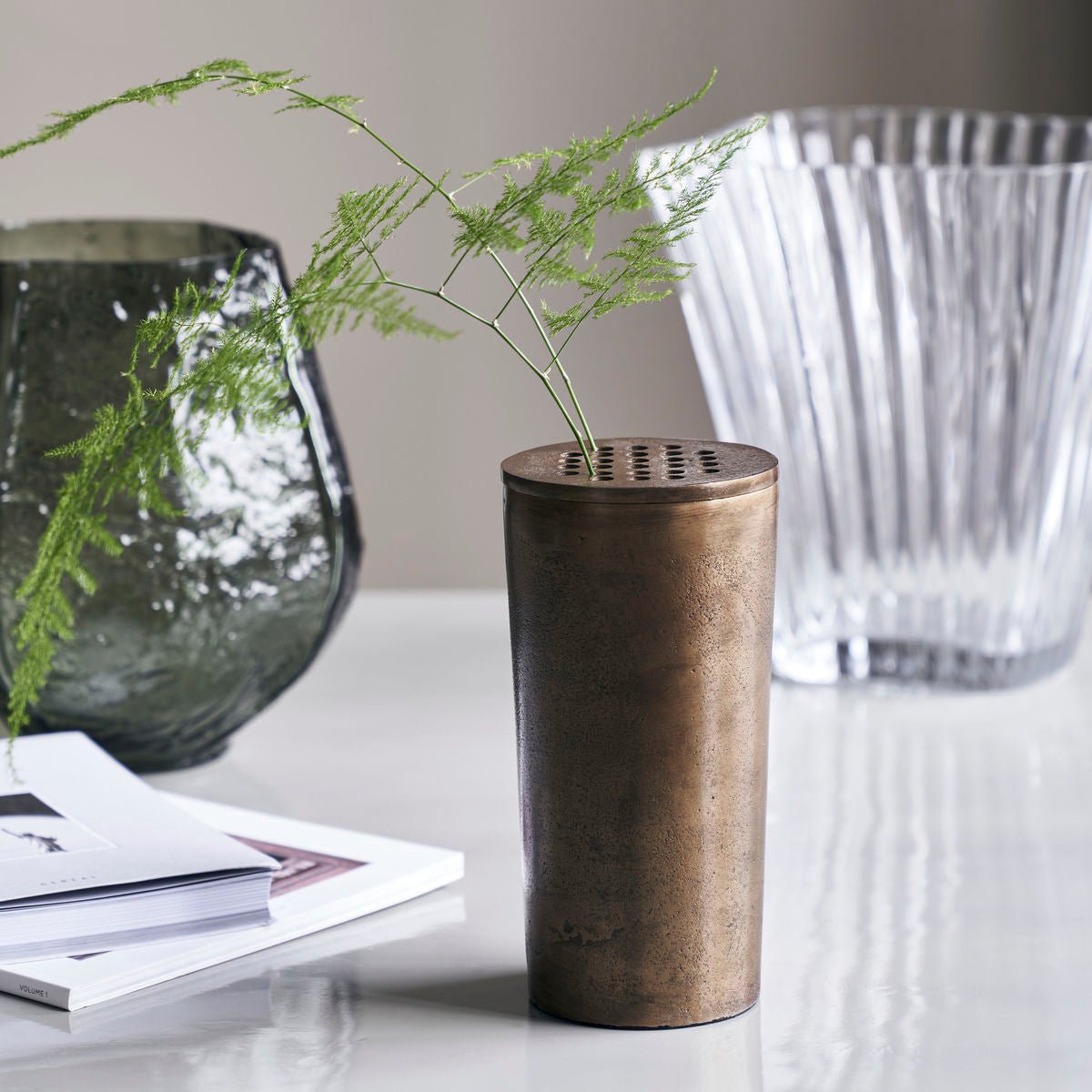 Vase - Flow - Antikes Messing Vase von House Doctor